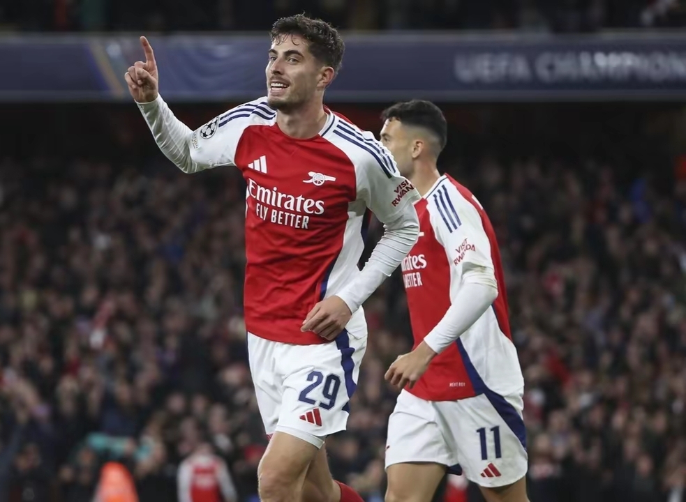 亚博体育官网-阿森纳迎法甲关键赛，冲刺阶段外线爆发，态度坚定，轮换策略成焦点(阿森纳41诺维奇)